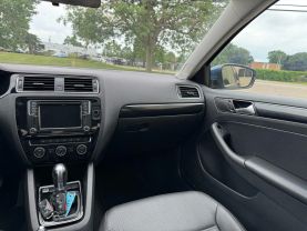 2017 VOLKSWAGEN JETTA SEDAN 4-CYL, TURBO, 1.8 LITER 1.8T SEL SEDAN 4D