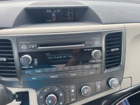 2011 TOYOTA SIENNA