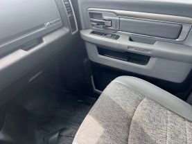 2019 RAM 1500 CLASSIC CREW CAB PICKUP V8, HEMI, 5.7 LITER BIG HORN PICKUP 4D 6 1/3 FT