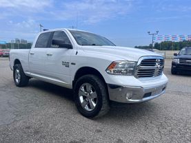 2019 RAM 1500 CLASSIC CREW CAB PICKUP V8, HEMI, 5.7 LITER BIG HORN PICKUP 4D 6 1/3 FT