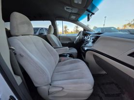 2014 Toyota Sienna - Image 14