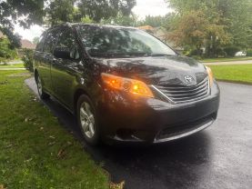 2014 Toyota Sienna - Image 1