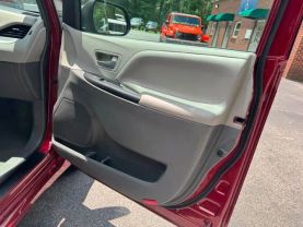 2019 TOYOTA SIENNA VAN V6, 3.5 LITER LE MINIVAN 4D
