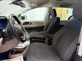 2023 CHRYSLER VOYAGER