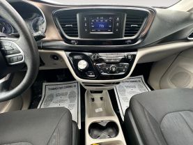 2017 CHRYSLER PACIFICA VAN BLACK AUTOMATIC - CARPALACE, Chantilly, VA. 38.91645215435775, -77.47495885092432