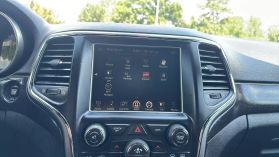 2017 Jeep Grand Cherokee - Image 37