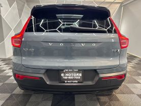 2021 VOLVO XC40