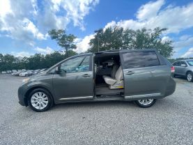 2011 TOYOTA SIENNA