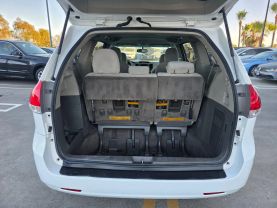 2014 Toyota Sienna - Image 9