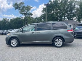 2011 TOYOTA SIENNA
