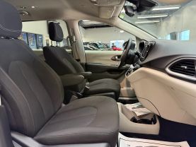 2023 CHRYSLER VOYAGER