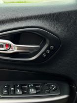 2019 Jeep Cherokee - Image 20