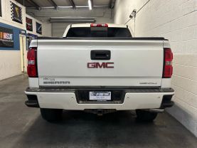 2015 GMC SIERRA 1500 CREW CAB PICKUP V8, ECOTEC3, 6.2 LITER DENALI PICKUP 4D 5 3/4 FT