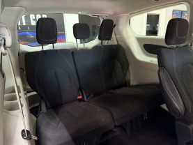 2023 CHRYSLER VOYAGER