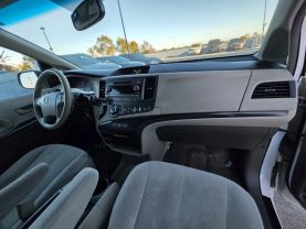 2014 Toyota Sienna - Image 19