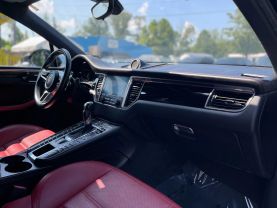 2017 Porsche Macan - Image 20