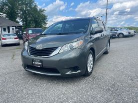 2011 TOYOTA SIENNA