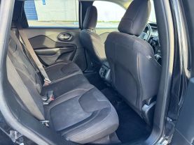 2016 JEEP CHEROKEE SUV V6, 3.2 LITER LATITUDE SPORT UTILITY 4D