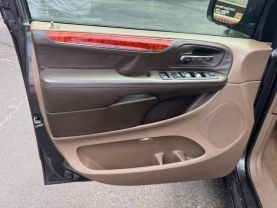 2016 CHRYSLER TOWN & COUNTRY VAN V6, 3.6 LITER TOURING MINIVAN 4D