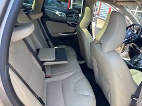 2016 VOLVO XC60 SUV 4-CYL, DRV-E SPRCHRG 2.0T T6 DRIVE-E SPORT UTILITY 4D