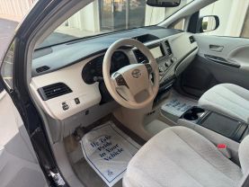 2012 TOYOTA SIENNA