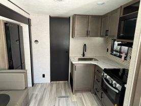 2025 STARCRAFT AUTUMN RIDGE RV - 26RLS at T&T Repairables - used car dealership in Spencer, Indiana.