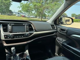 2019 TOYOTA HIGHLANDER SUV V6, 3.5 LITER LE PLUS SPORT UTILITY 4D