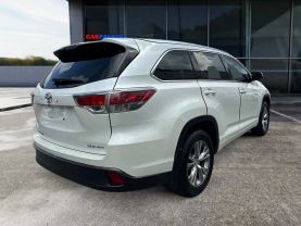 2015 TOYOTA HIGHLANDER SUV WHITE AUTOMATIC - CARPALACE, Chantilly, VA. 38.91645215435775, -77.47495885092432