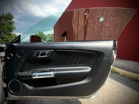 2015 Ford Mustang - Image 28