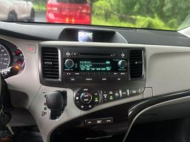 2014 Toyota Sienna - Image 12