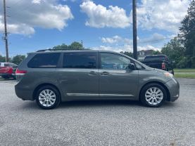 2011 TOYOTA SIENNA