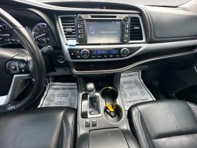 2015 TOYOTA HIGHLANDER SUV WHITE AUTOMATIC - CARPALACE, Chantilly, VA. 38.91645215435775, -77.47495885092432