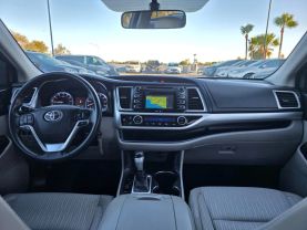 2015 Toyota Highlander - Image 19