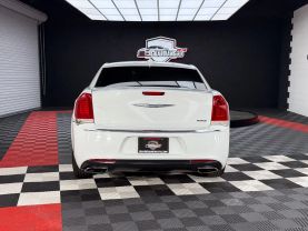 2016 CHRYSLER 300 SEDAN V6, 3.6 LITER 300C SEDAN 4D