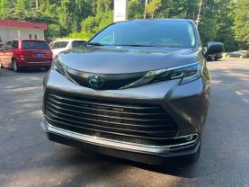 2022 TOYOTA SIENNA VAN 4-CYL, HYBRID, 2.5 LITER XLE MINIVAN 4D
