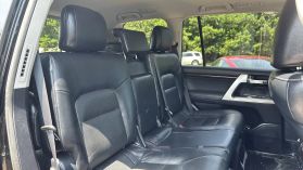 2015 Toyota Land Cruiser - Image 22
