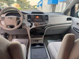 2012 TOYOTA SIENNA