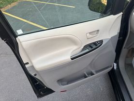 2012 TOYOTA SIENNA