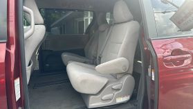2017 Toyota Sienna - Image 15