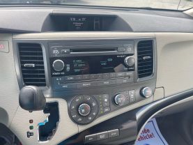 2011 TOYOTA SIENNA
