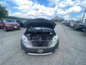 2011 TOYOTA SIENNA
