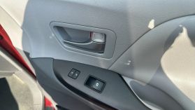 2017 Toyota Sienna - Image 19