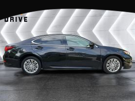 2017 LEXUS ES