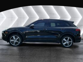 2017 PORSCHE CAYENNE