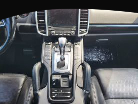 2017 PORSCHE CAYENNE