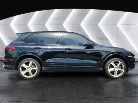 2017 PORSCHE CAYENNE