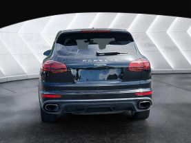 2017 PORSCHE CAYENNE