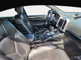 2017 PORSCHE CAYENNE