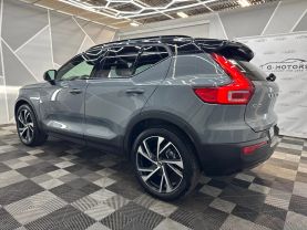 2021 VOLVO XC40