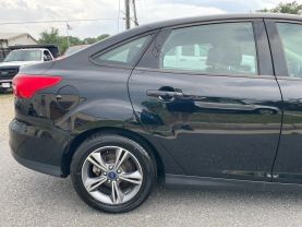 2017 Ford Focus - Image 30